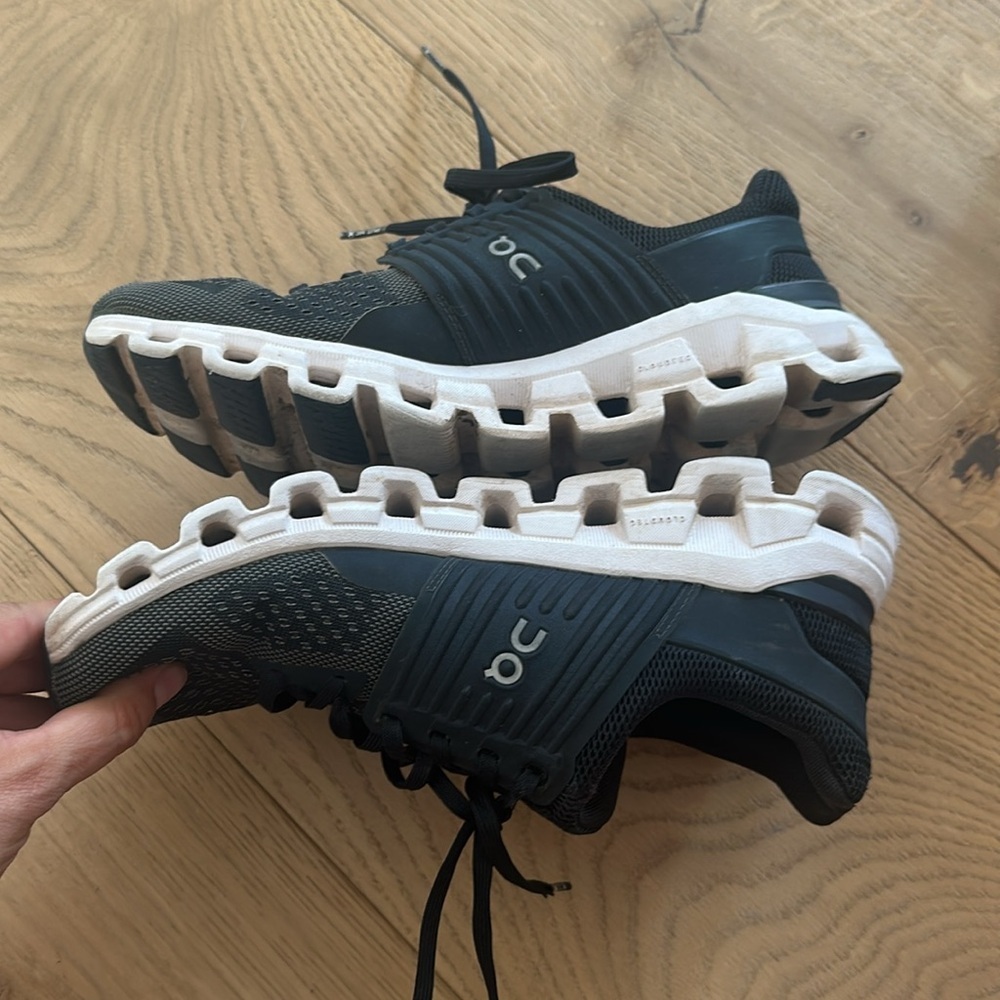 On Running Cloudswift Black And White Sneakers W8 - image 4